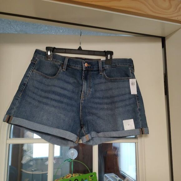 New Old Navy 3 Inch Inseam Shorts Size Women's 12. - Picture 1 of 2